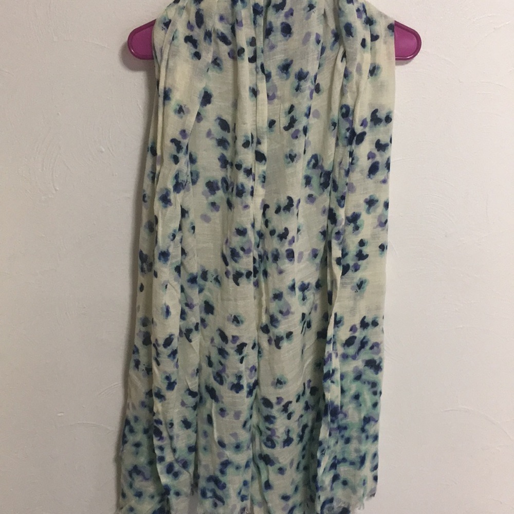 Lightweight patterned scarf!